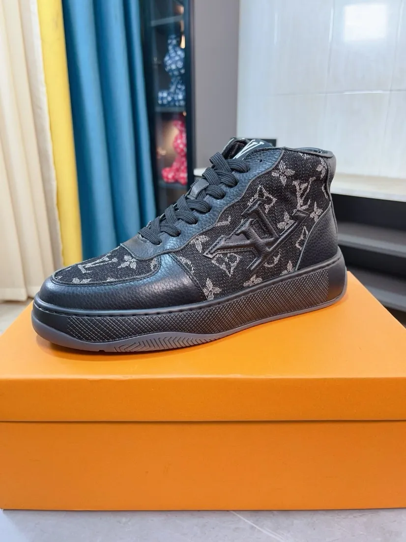 Men's shoes 💰438🌹🌹【LOUIS VUITTON】Same style on Louis Vuitton* official website🚹Men's high-top casual shoes❤️Same style as popular celebrities and big names ~ Best-selling at home and abroad Lv focuses on the checkerboard series...Imported first-layer cowhide with special fabrics➕Full sheep leather lining➕Brand-specific hollow outsole💎Produced by OEM The highest version🔍🔍Number of codes: 38-44,